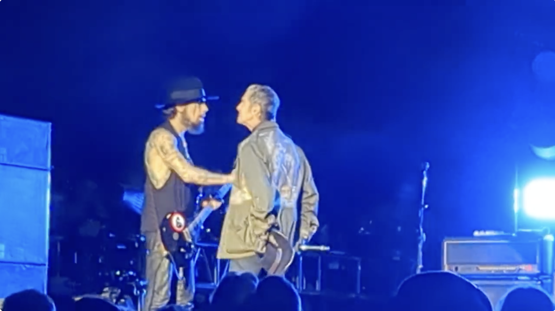 Jane’s Addiction end up in a fistfight on stage: video available | The Metal Circus | The Metal Circus