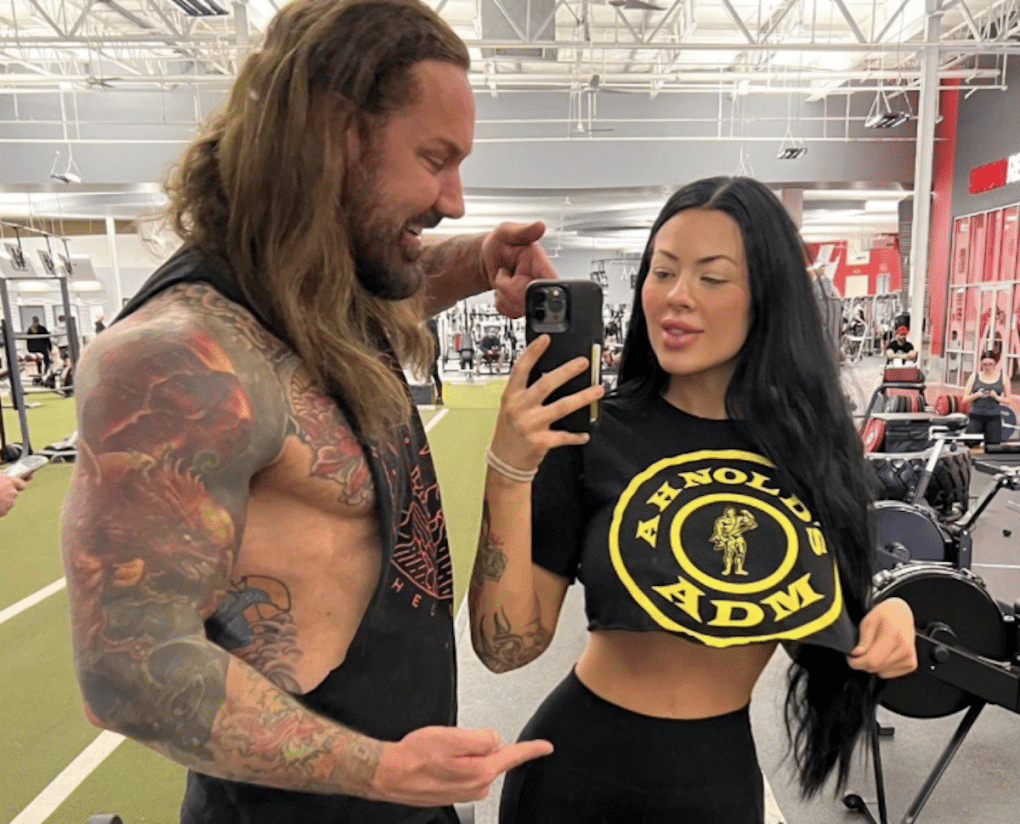 La esposa De Tim Lambesis niega ser víctima de violencia de género