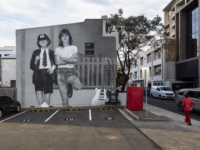 Malcolm-angus-young-Burwood-sidney-acdc