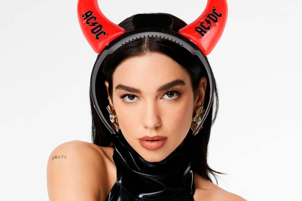 Dua Lipa sorprende con un inesperado homenaje a AC/DC en pleno concierto